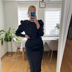 Vintage midi dress with statement shoulder M/L