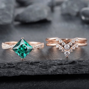 Unique Princess Cut Emerald and Moissanite Engagement Ring Set Vintage Alternative Twist Band Wedding Set Rose Gold Promise Ring Bridal Set
