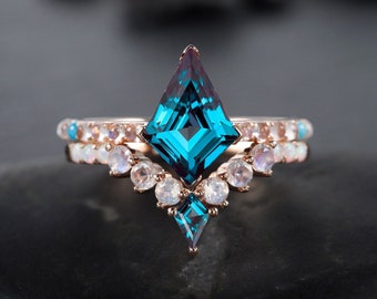 Vintage Kite Cut Alexandrite and Moonstone Bridal Set, Unique V Shape Alexandrite Wedding Set,14K Gold Turquoise Promise Engagement Ring