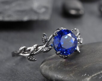 ブラックゴールド仕上げのラウンドブルーサファイアソリティア