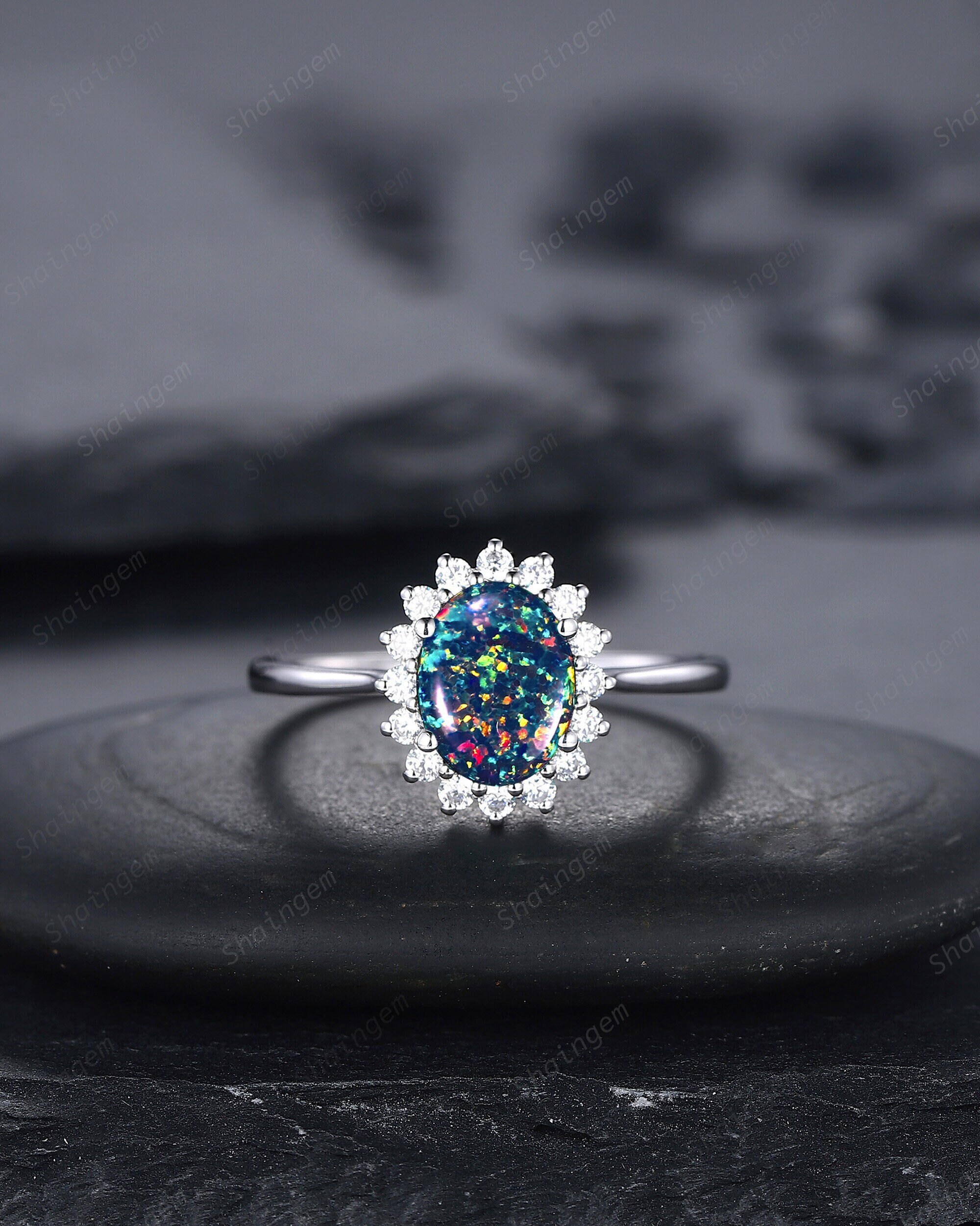 Bague de fiançailles opale de feu noire tournesol platine, alliance halo moissanite en or blanc, bague de promesse florale opale de forme ovale pour femme