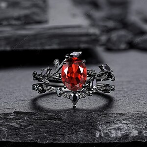 1.39ct Natural Oval Garnet 925 Sterling Silver Triquetra Celtic Knot Ring – Size 5