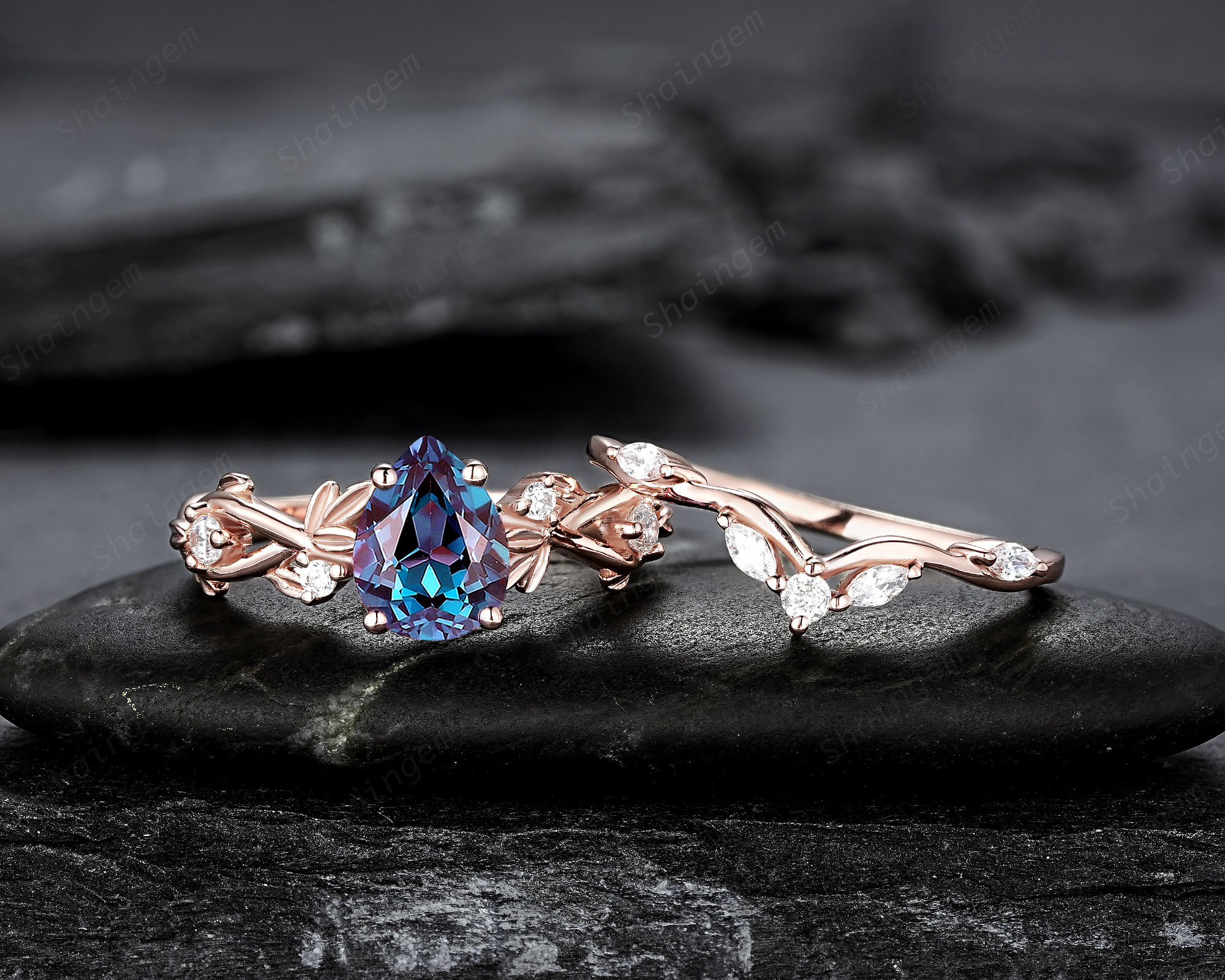 専用＊Ringpillow＆Message arrange＊アンティークアレンジ Vintage Pear Shape Alexandrite Leaf Engagement Ring Set, 14K Rose