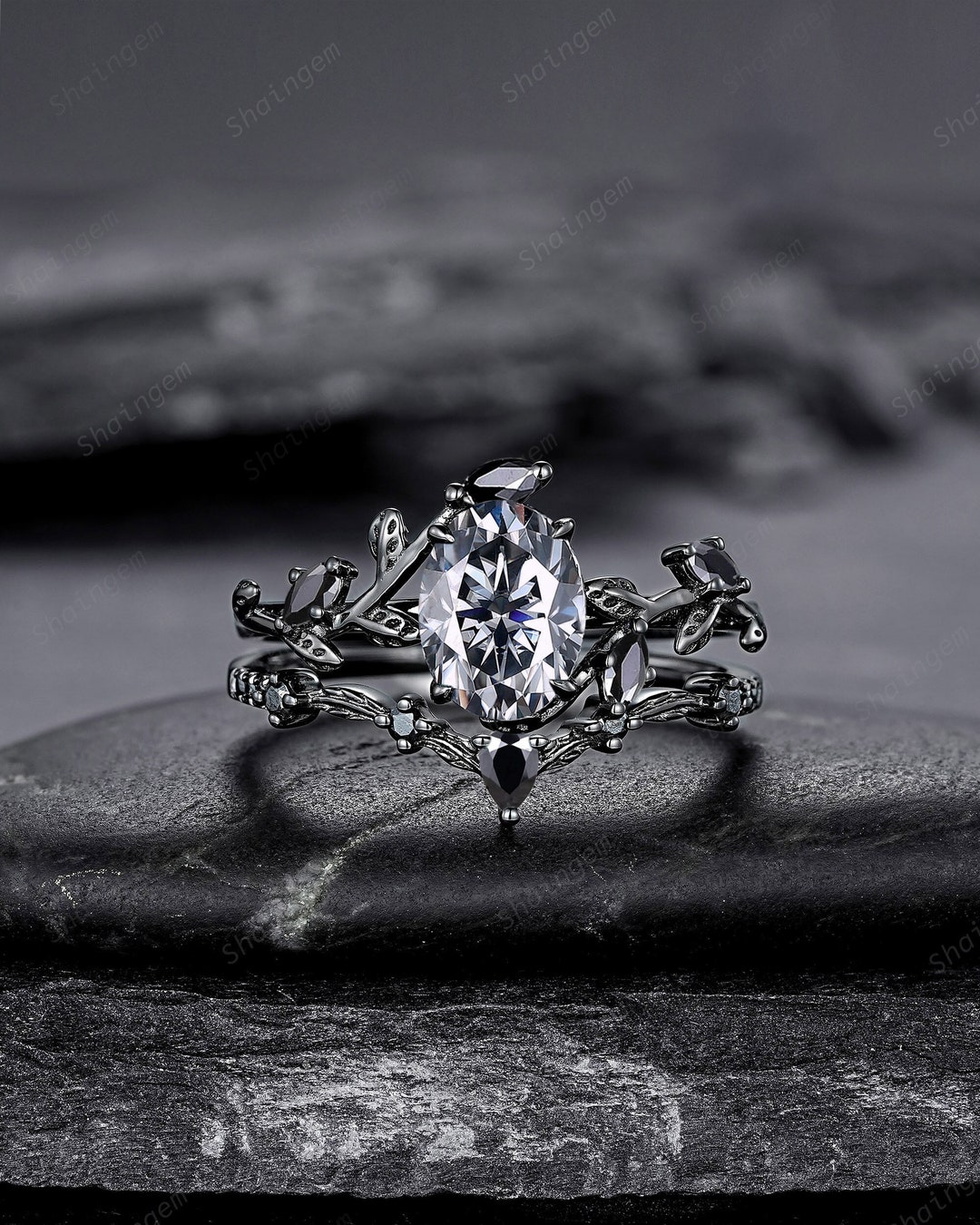 Radiating Ovals & Blade Leaf Motif in Contrasting Rings with Micro-Dot Texture & Wax Resist Grid main image 0