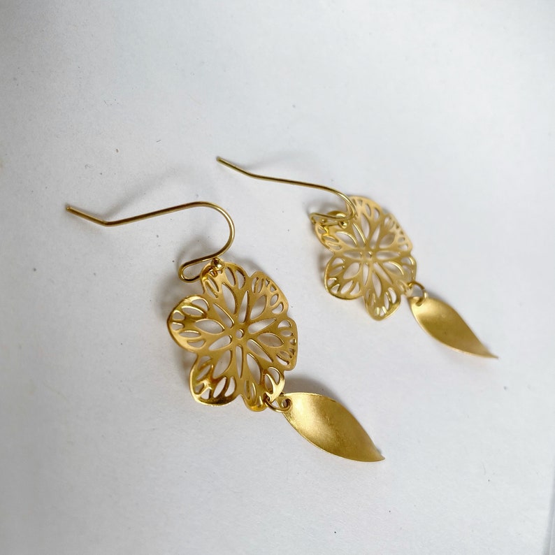 Boucle doreille Golden Dangle, Boucles doreilles de fleurs de mode, Bijoux de fête nuptiale, Bijoux en feuilles image 6