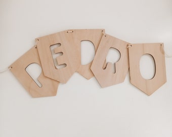 PERSONALIZED GARLAND