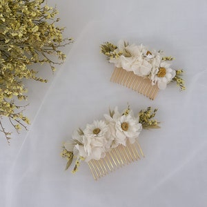 CAPRI comb in dried flowers - wedding hair accessories - country flower comb - comb for bride, bridesmaid