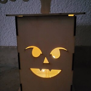 Lámpara de Halloween / linterna Jack-o hecha de madera con diferentes motivos y luz solar imagen 5