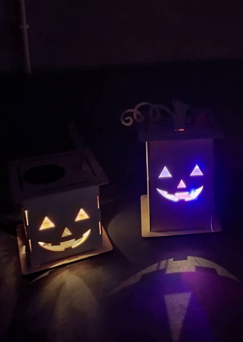 Lámpara de Halloween / linterna Jack-o hecha de madera con diferentes motivos y luz solar imagen 2