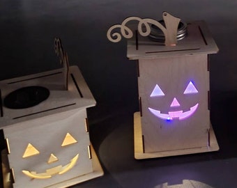 Lámpara de Halloween / linterna Jack-o hecha de madera con diferentes motivos y luz solar