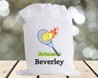 Tennisballtasche mit Kordelzug – Tennisfeuer-Design – personalisiert mit Namen – Bewahren Sie alle Bälle zusammen und sauber an einem Ort auf.