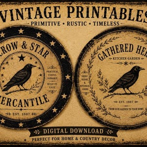 Może przedstawiać: Cyfrowe wydruki w stylu vintage z ilustracjami wron. Jeden z nich głosi "Crow & Star Mercantile", drugi "Gathered Herbs Kitchen Garden". Oba mają rustykalny, postarzany wygląd z tekstem i akcentami gwiazd. Idealne do dekoracji domu i w stylu wiejskim.