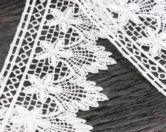 Off White Floral Lace Trim: Vintage Style Sewing Ribbon, 5 Yards
