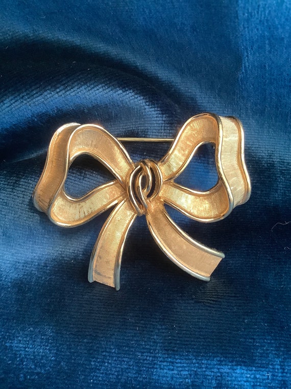 Vintage Trifari Gold Ribbon Pin Etsy