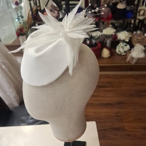hand made white  voilette veil hat with fur, Pill box bridal fascinator, Wedding hat