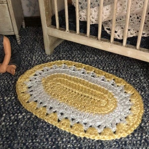 Small oval rug for your 1:12 scale dollhouse