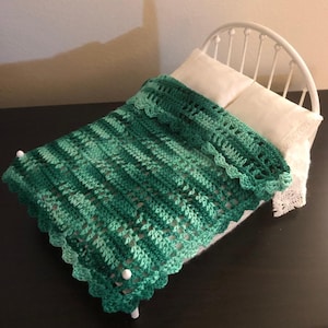 Spring Greens Filet Stitch Blanket - For 1-inch scale Dollhouse