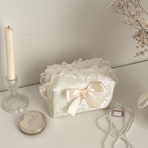 Borsa per il trucco Daphne in un delizioso avorio - Borsa per il trucco fatta a mano - Regalo da sposa - Regali per lei