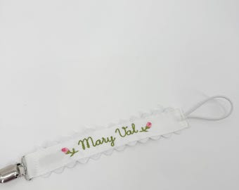Personalized Pacifier Clip Embroidered Name, Baby Pacifier Clip, Floral Gift for Baby, Baby Gift with Flower, Monogrammed Flower Design