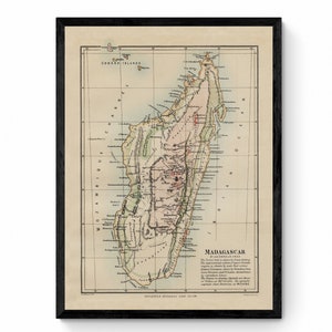 Mapa de Madagascar mostrando características geológicas, tribos, regiões, vulcões e áreas inexploradas - Reprodução Antiga - Disponível emoldurado