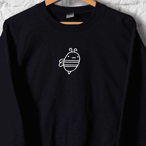 Bee Sweatshirt / Bee Gift / Minimalist Pullover / Honey Bee / Nature Sweatshirt / Bumble Bee Sweatshirt / Bee shirt / Bee Lover Gift / Bee