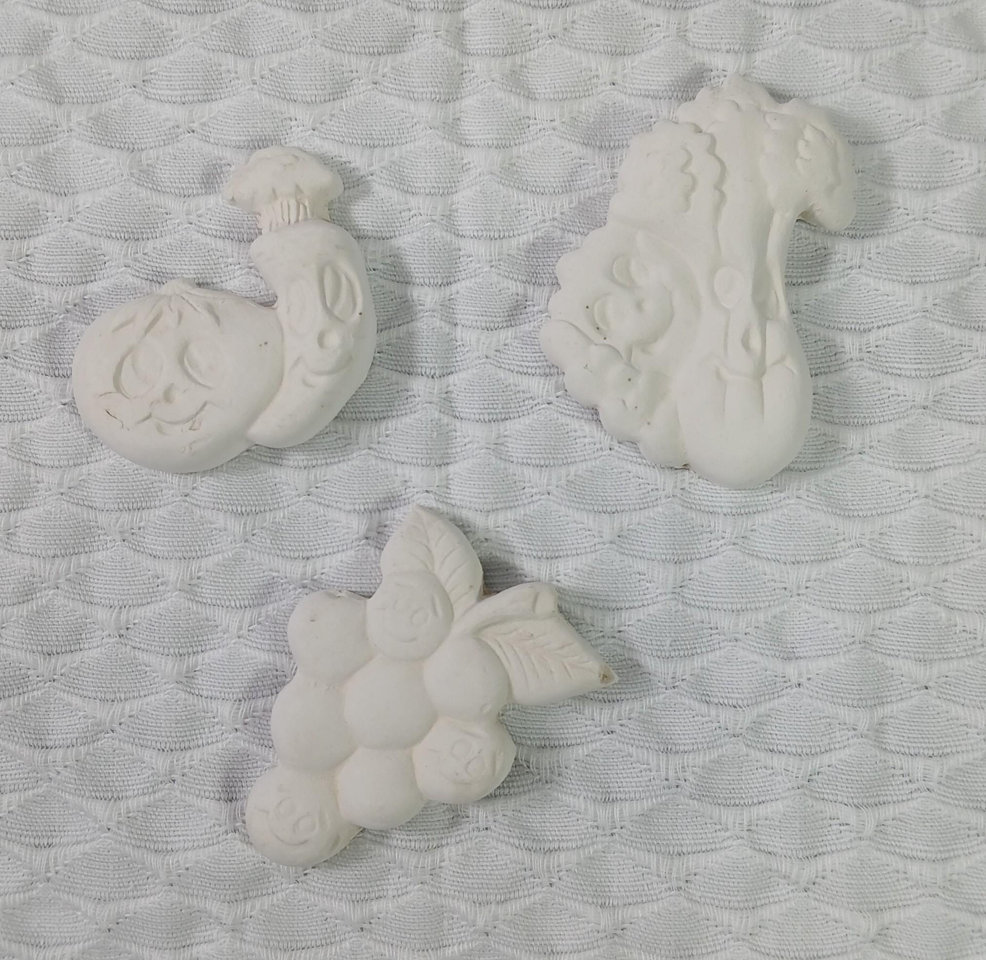 Ceramic Smiling Vegetable and Fruit Magnets | Ready To Paint DIY Unpainted | Cute Kitchen Decorative Decor | Refrigerator Magnet