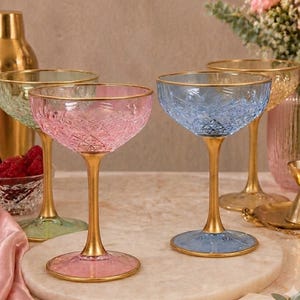 Set di 4 bicchieri da champagne vintage a coppa, bicchieri da cocktail Art Déco con bordo dorato, coppe da champagne in cristallo tagliato per celebrazioni eleganti, regalo di anniversario