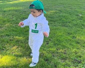 Gepersonaliseerde Golf Long-Short Caddy outfit voor kinderen* Peuter Golf Wit-Groen Pak* Baby Golf 1e Verjaardag Uniform * Machine Geborduurd Kostuum *