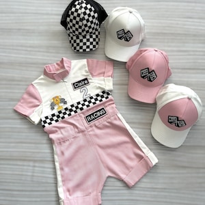 Spersonalizowany różowy kombinezon Racer Long/Shorts*Racer Fast One Birthday Car Suit*Strój dla malucha Two Speed Racer*Kostium dla małej dziewczynki Birthday Car*