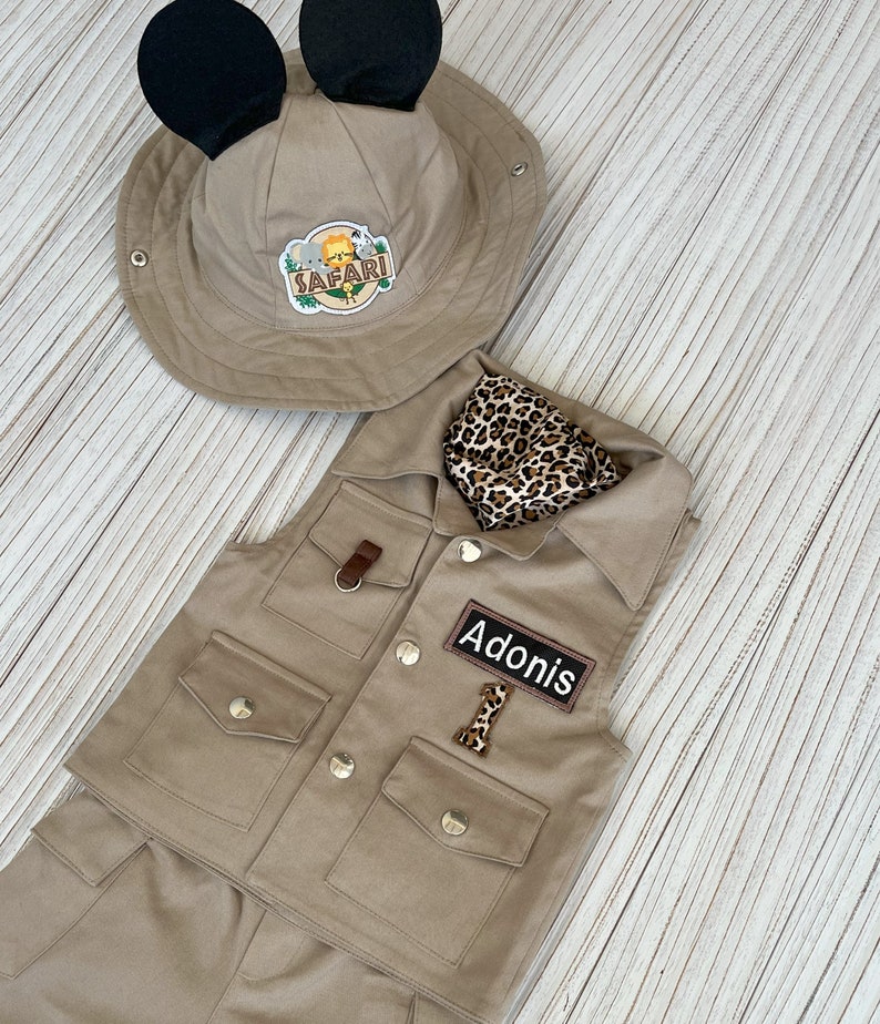 Gepersonaliseerde Mickey Mouse geïnspireerde bruine shorts outfit Safari Adventure kinderkostuum Peuter Safari verjaardagsoutfit 1e babysafaripak afbeelding 7