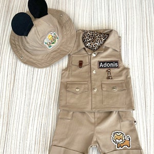 Gepersonaliseerde Mickey Mouse geïnspireerde bruine shorts outfit Safari Adventure kinderkostuum Peuter Safari verjaardagsoutfit 1e babysafaripak afbeelding 2