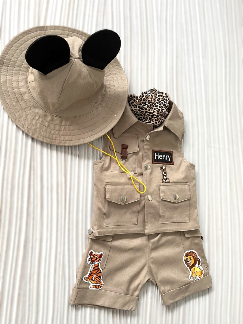 Gepersonaliseerde Mickey Mouse geïnspireerde bruine shorts outfit Safari Adventure kinderkostuum Peuter Safari verjaardagsoutfit 1e babysafaripak afbeelding 8