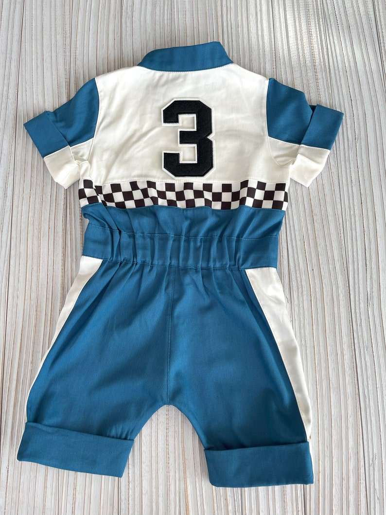 Gepersonaliseerde blauwe racer lang-korte jumpsuit/jumpsuit met korte mouwen Geruite race-jumpsuit Racing overall Autokostuum Peuter jumpsuit afbeelding 8