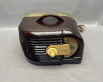 LR012 Iconic 1938 Zenith Bakelite Case Radio Model 6D315