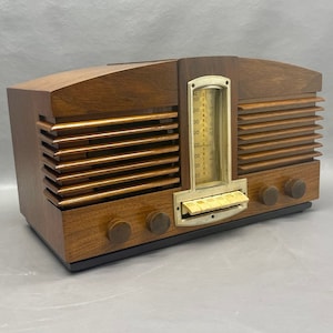 LR032 1937 Stromberg Carlson Radio Model 1110H.  FREE Shipping!  Antique Radio. Vintage Radio. Mid Century Radio.