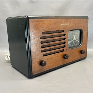 LR056 1936 American Bosch Radio Model 610A2.   Restored and Working.  FREE Shipping.  Antique Radio. Vintage Radio. Mid Century Radio.