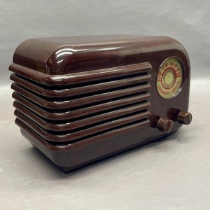 LR045 1948 Stromberg Carlson Radio Model 1151. Restored and Working. FREE Shipping! Vintage Radio Mid Century Radio Tube Radio