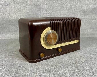 VRS0470 1941 Silvertone "Candy Cane" Radio Model 7025. Restored and Working! FREE Shipping!