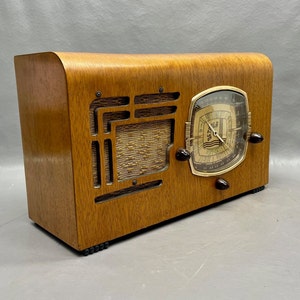 LR025 Rare 193 Detrola Radio Model 149.  Restored and Working.  FREE Shipping.  Antique Radio. Vintage Radio. Mid Century Radio.