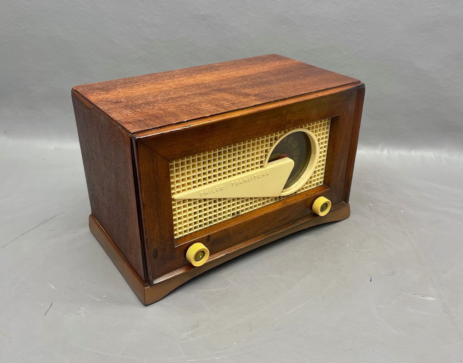LR008 1949 Philco Radio Model 49-506. Restored Mid Century Radio