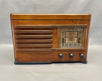 LR066 1940 Emerson Radio Model DP332. Ingraham cabinet! Restored and Working.  FREE Shipping! Vintage Radio Mid Century Radio Tube Radio