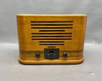 LR020 1936 Kadette Radio Model 66.  Mid Century Radio.  FREE Shipping.  Antique Radio. Vintage Radio. Mid Century Radio.