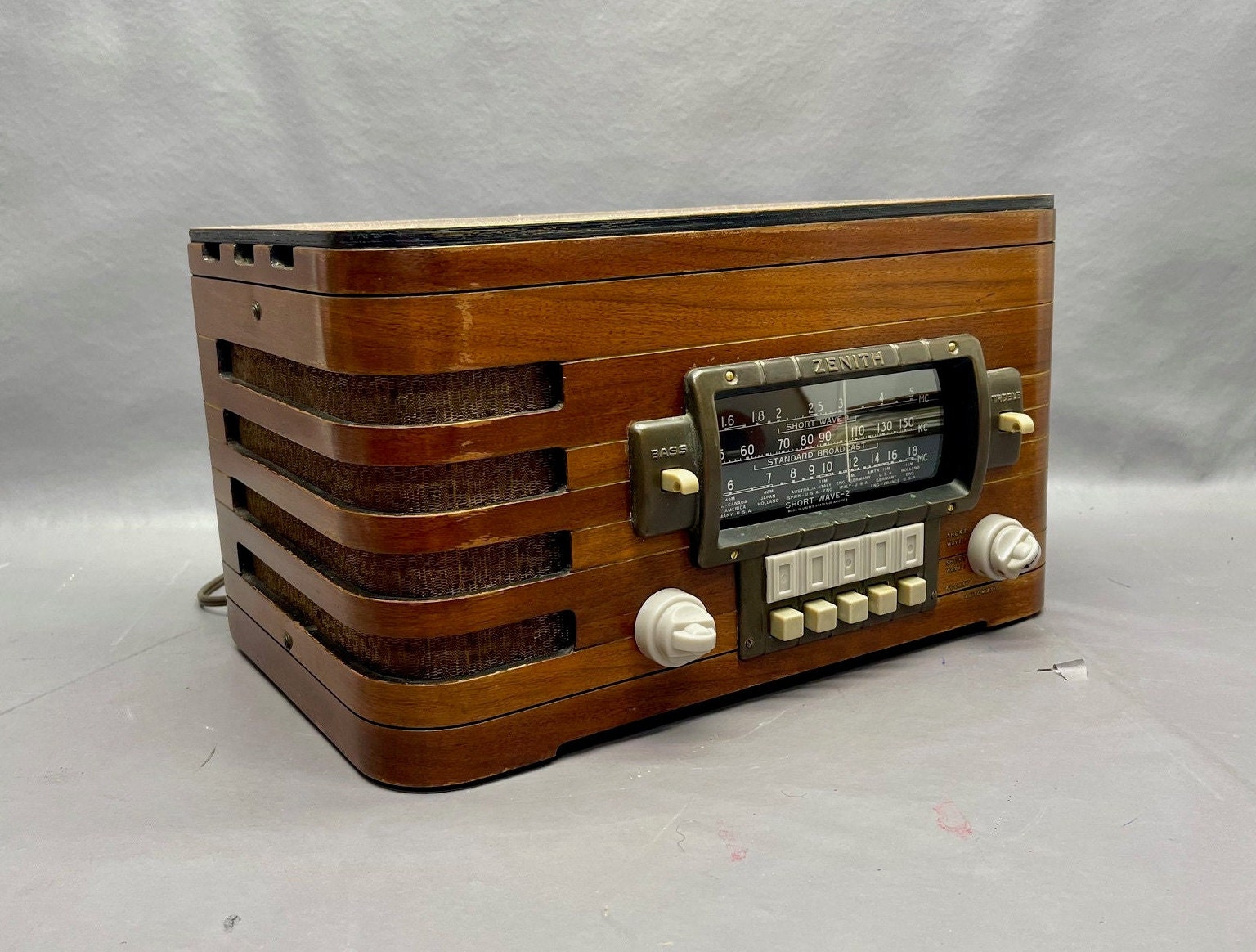 1940 Zenith Radio Model 6S439. Restored Mid Century Radio. FREE