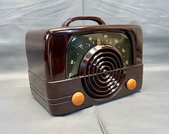 LR029 1946 Zenith Bakelite Case Consoltone Radio Model 6D614. Restored and Working. FREE Shipping! Vintage Radio Mid Century Radio