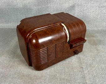 VRS0822 1939 General Electric Model H-520. Restored and Working. FREE Shipping! Vintage Radio Mid Century Radio Tube Radio