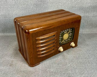 VRS0731 1941 Zenith "Toaster" Radio Model 6D525 Mid Century Radio.  FREE Shipping.  Antique Radio. Vintage Radio. Mid Century Radio.