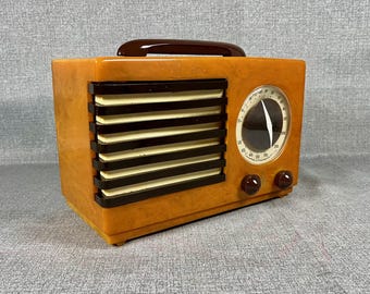 Rare 1940 Emerson Catalin Radio "The Aristocrat". Restored and Working! FREE Shipping!  Mid Century Radio Antique Radio
