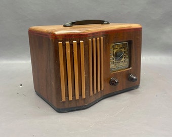 LR046 1940 Emerson Radio Model CV-295.  Mid Century Radio.  FREE Shipping.  Antique Radio. Vintage Radio. Mid Century Radio.