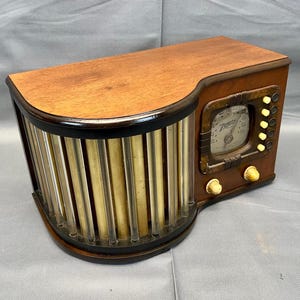 LR062 Rare 1939 Zenith &quot;World&#39;s Fair Special&quot; Radio Model 5R317.  Restored and Working.  Vintage Radio.  Antique Radio. Mid Century Radio.
