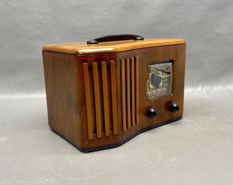 VRS0139 1940 Emerson Radio Model CV-295.  Mid Century Radio.  FREE Shipping.  Antique Radio. Vintage Radio. Mid Century Radio.